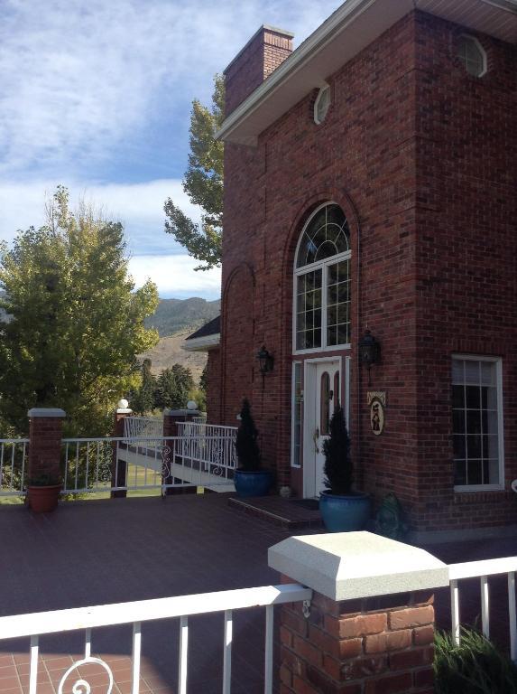 Toad Hall Manor Bed And Breakfast Butte Exterior photo